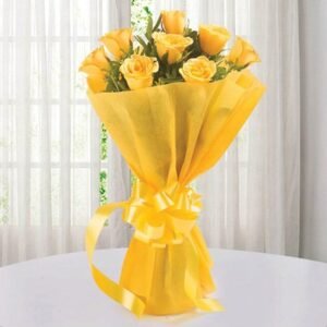 Enticing 8 Yellow Roses