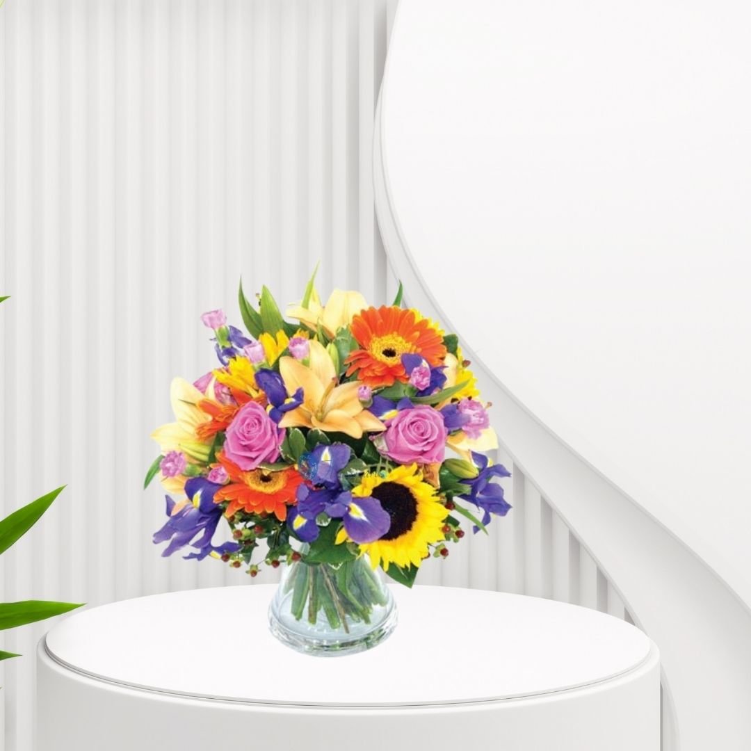 20 Seasonal Flowers In Glass Vase